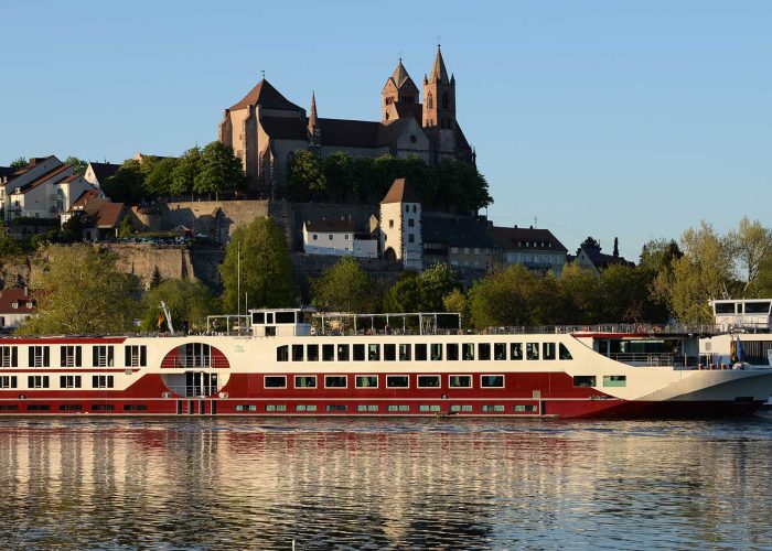Cruise Ship Handling